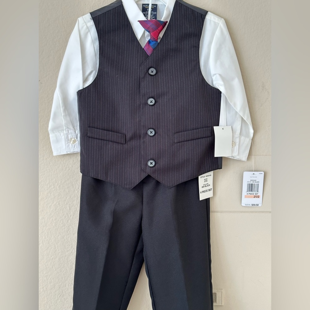 NWT Nautica 4 Piece Boy’s Formal Vest Suit with Tie